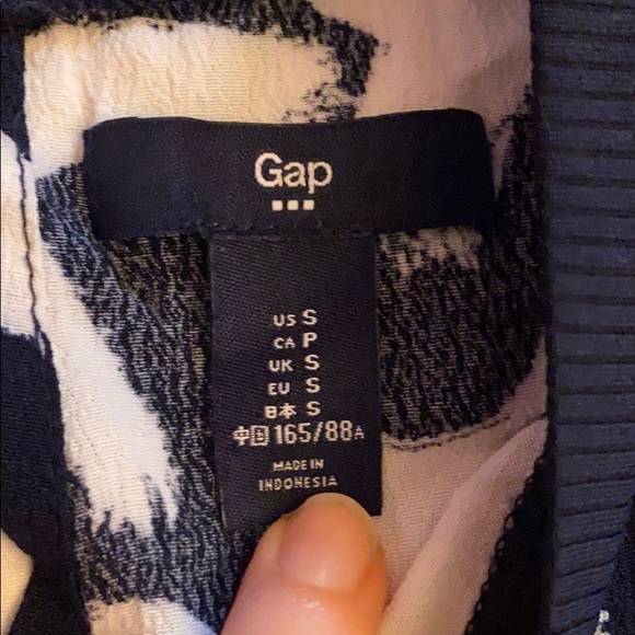 BOGO! Gap patterned dress - Picture 2 of 4